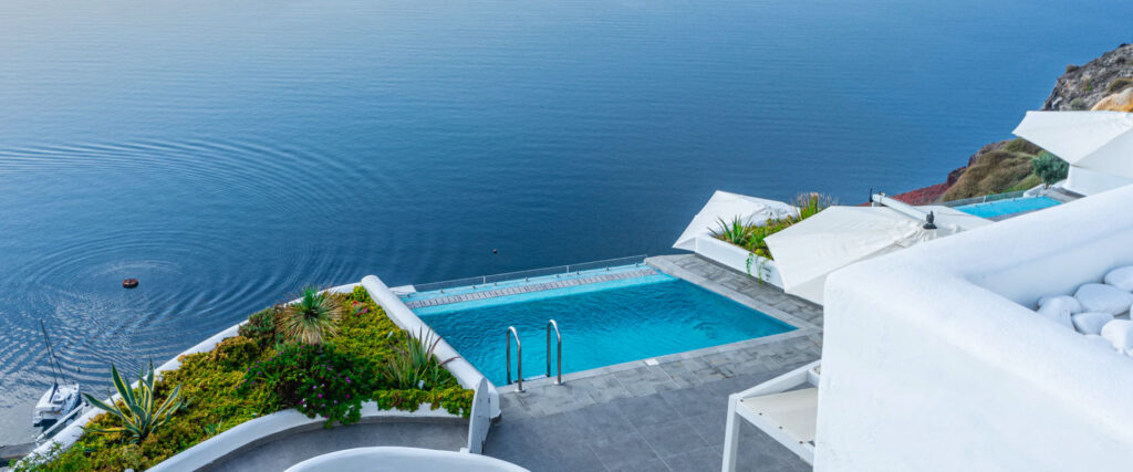 Luxe hotel met infinity pool / Salted Senses