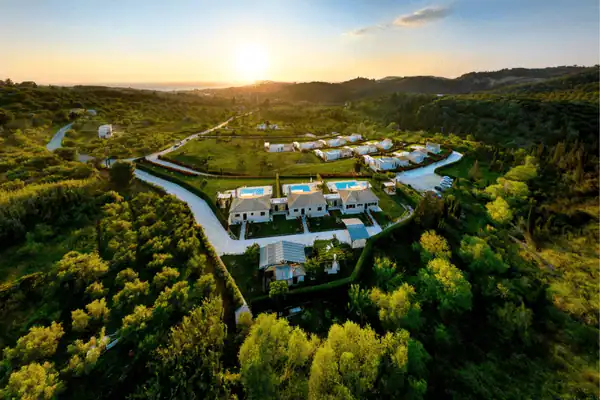 Luxe villa met privézwembad: Mega Lithari Villas Corfu Griekenland / Salted Senses