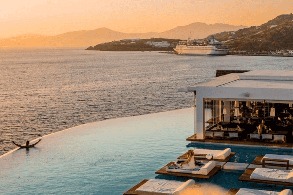 Luxe hotel met infinity pool op Mykonos: Cavo Tagoo / Salted Senses