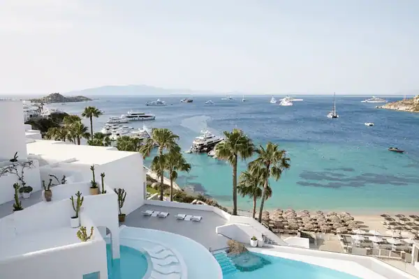 Luxe hotel met infinity pool op Mykonos: Mykonos Blu a Grecotel Boutique Resort / Salted Senses