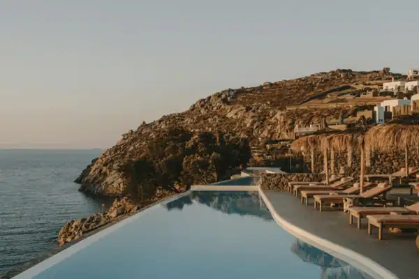 Luxe hotel op Mykonos met infinity pool: The Wild Hotel by Interni / Salted Senses