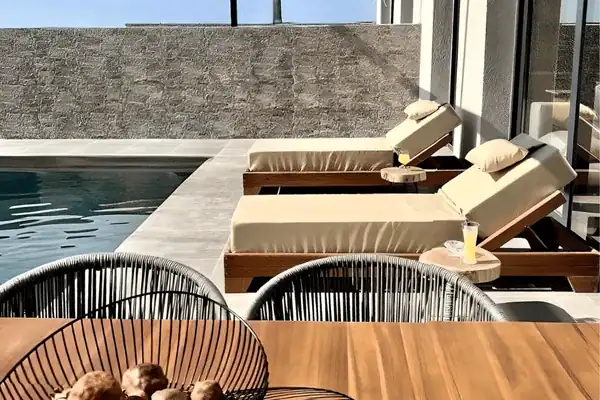 Luxe villa's op Lesbos met privézwembad: Early Bird Villas / Salted Senses