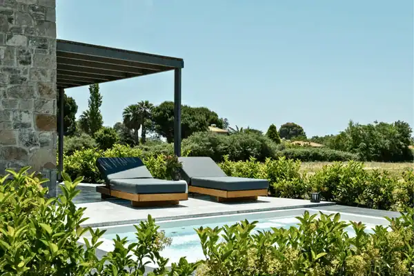 Luxe villa met privézwembad op Lesbos: Petras Estate / Salted Senses