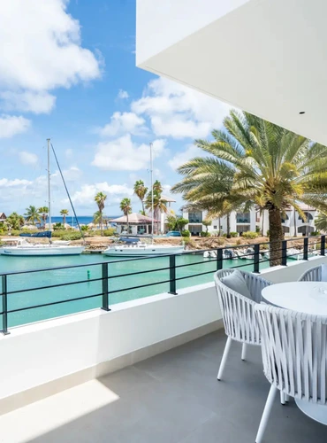 Van der Valk Plaza Royal Residence appartement met balkon Bonaire / Salted Senses