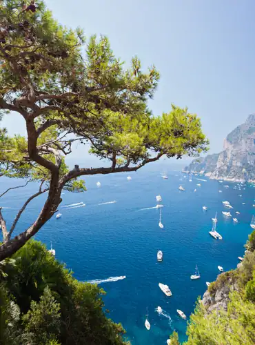 Uitzicht op de haven van Capri Amalfikust Italië / Salted Senses