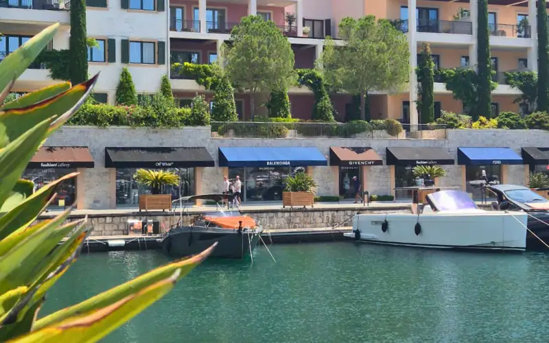Luxe designer winkels in Porto Montenegro / Salted Senses